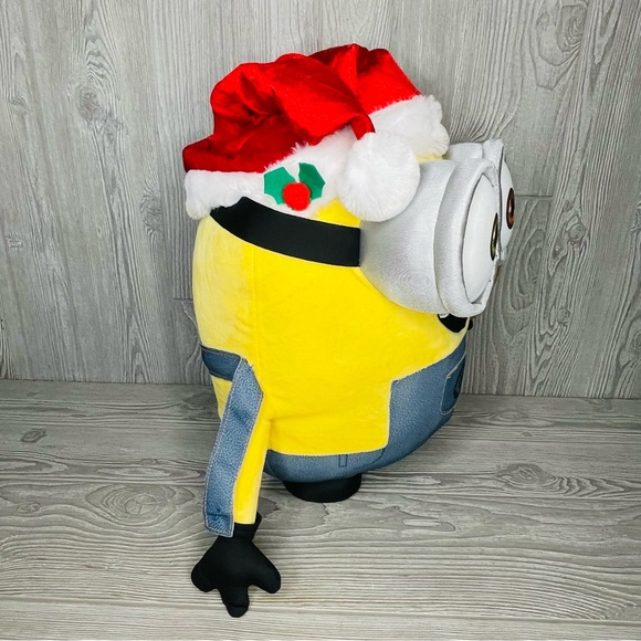 Despicable Me minion with wreath 18 in. Christmas door greeter bob decoration - Picture 6 of 7